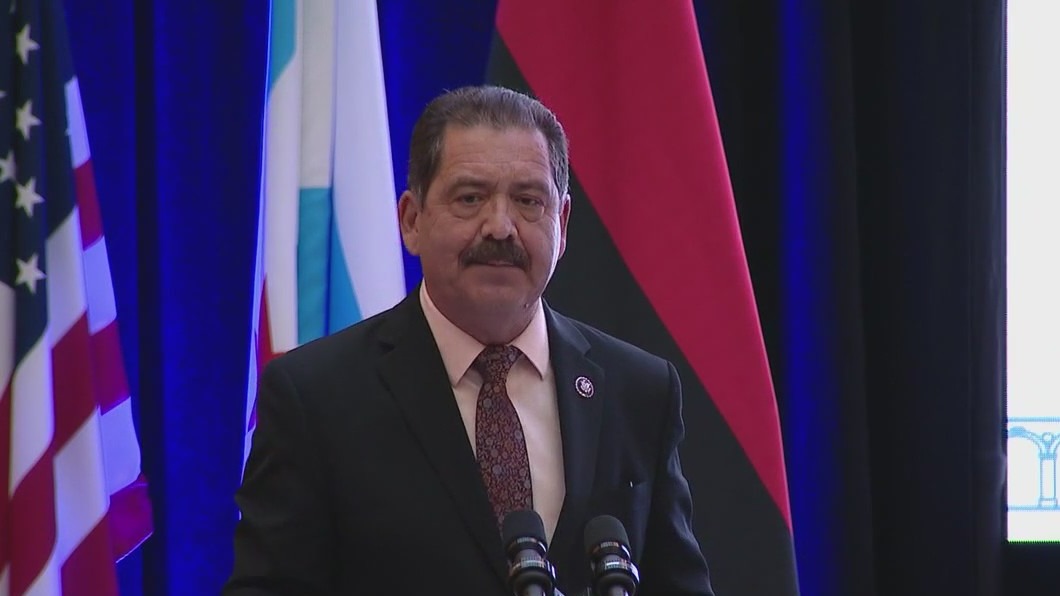 Congressman Chuy Garcia announces official run for Chicago mayor