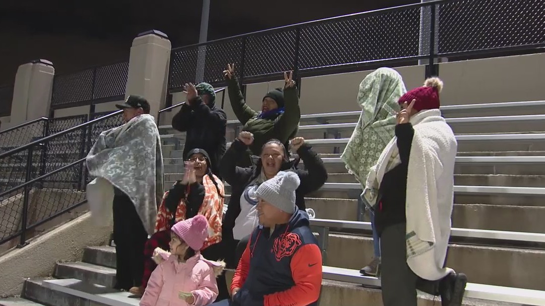 Chilly weather kicks in for Chicago high school football playoffs