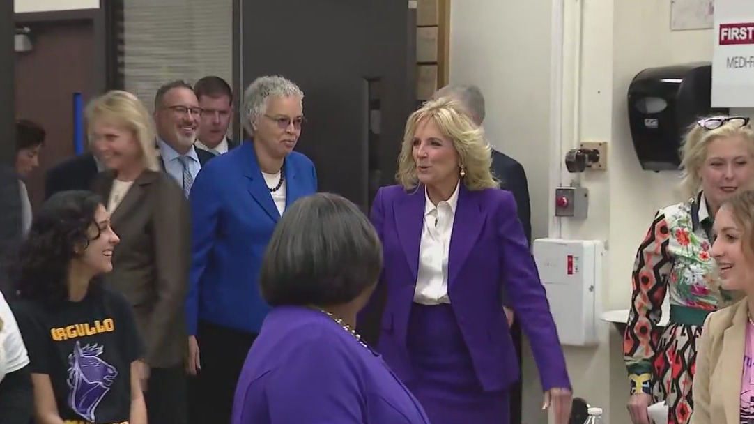 FLOTUS in Chicago touting career paths for students