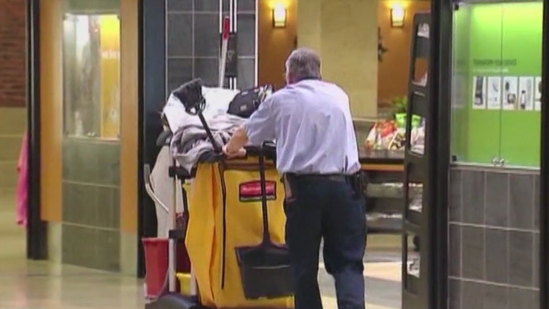 SEIU asking Chicago mayoral candidates to back $25 minimum wage