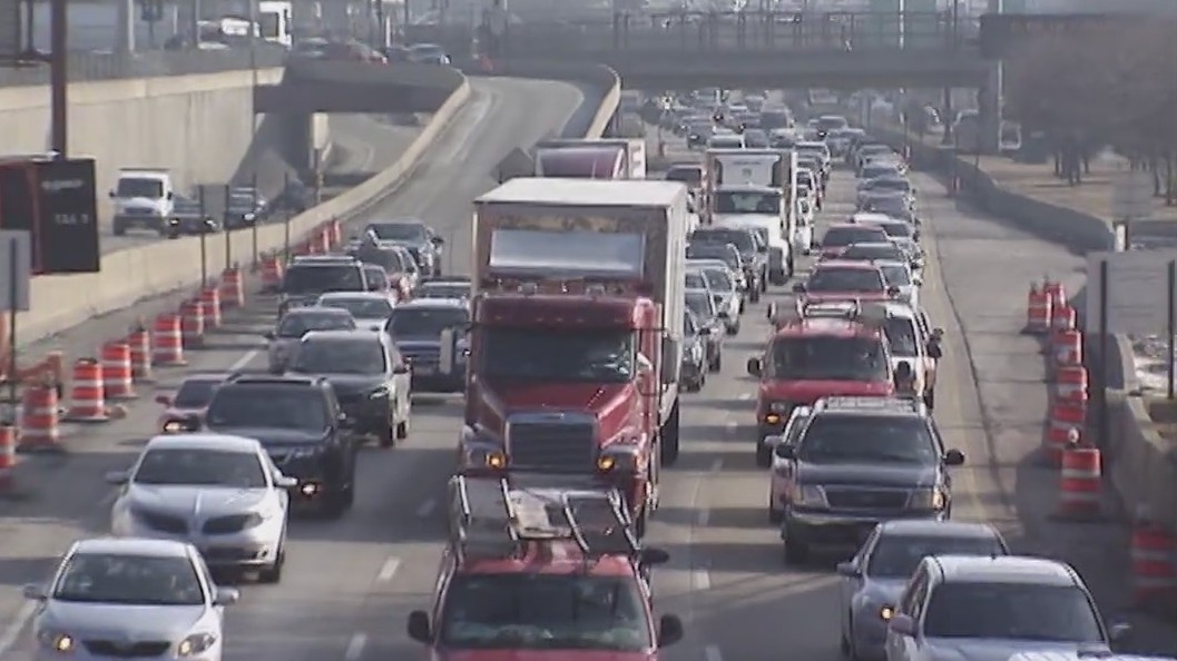 Delays expected on Chicago area expressways as millions hit the road for Thanksgiving