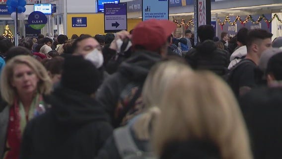 Thanksgiving travel rush picks up steam across Chicago