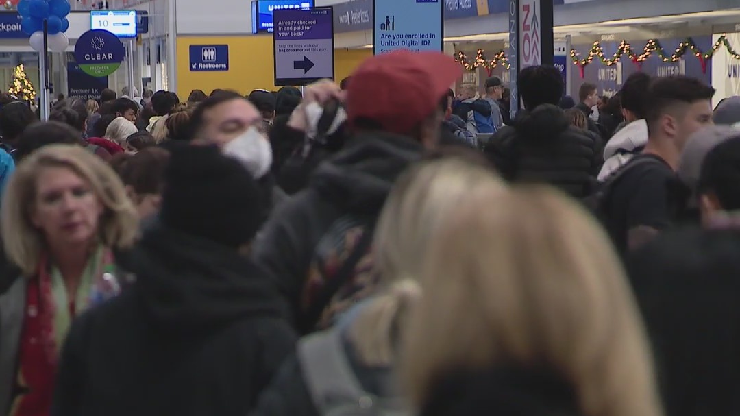 Thanksgiving travel rush picks up steam across Chicago