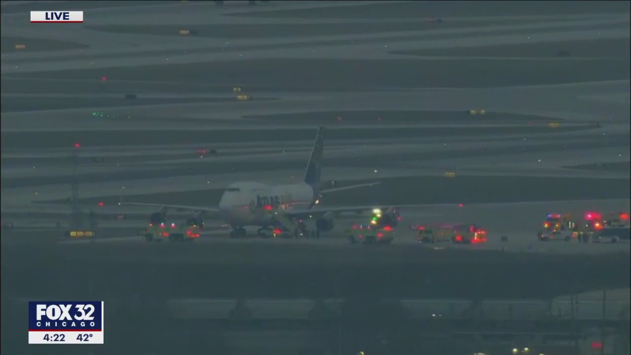 747 makes emergency landing at O'Hare Airport