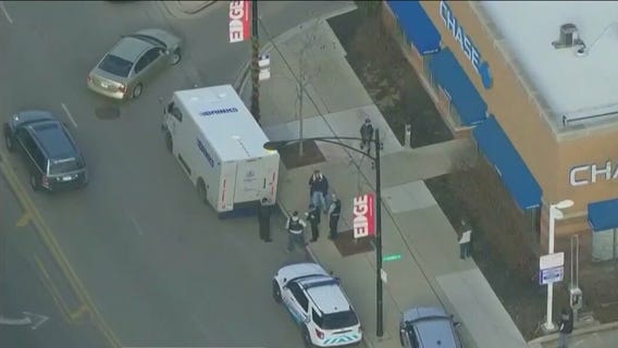 Woman reportedly steals $200K from Chicago armored truck