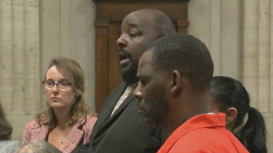 R. Kelly message from jail: 'Leave my music alone!!!'