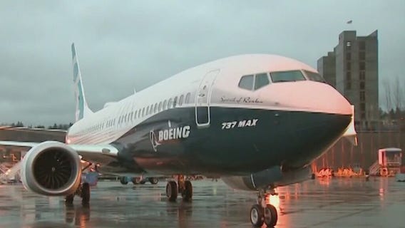 United places Boeing Dreamliner order, adding over 2,600 jobs in Chicago
