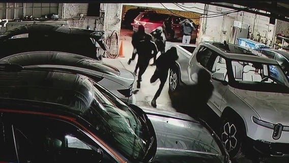 Surveillance video captures suspects in Chicago body shop theft