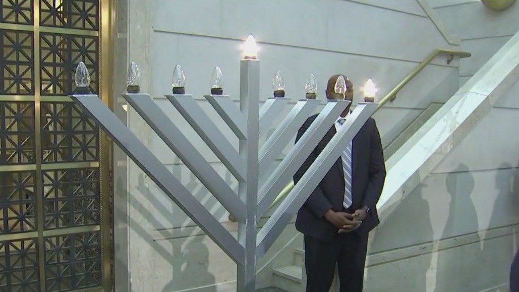 Pritzker unveils state's Menorah before the start of Hanukkah
