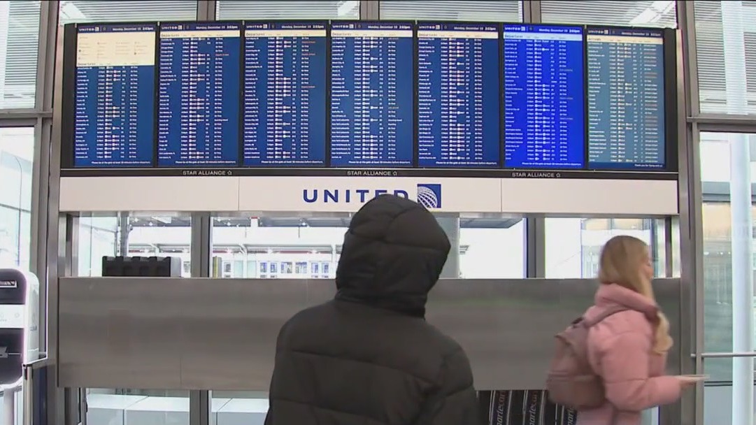 Holiday travelers scramble to beat the storm