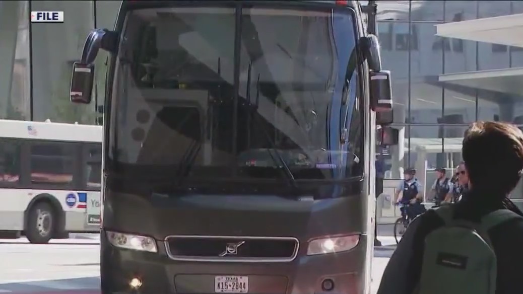 More migrants arrive in Chicago ahead of the holidays