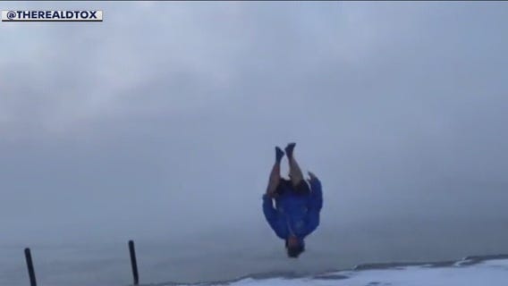 'Great Lake Jumper' dives into Lake Michigan on coldest day of 2022