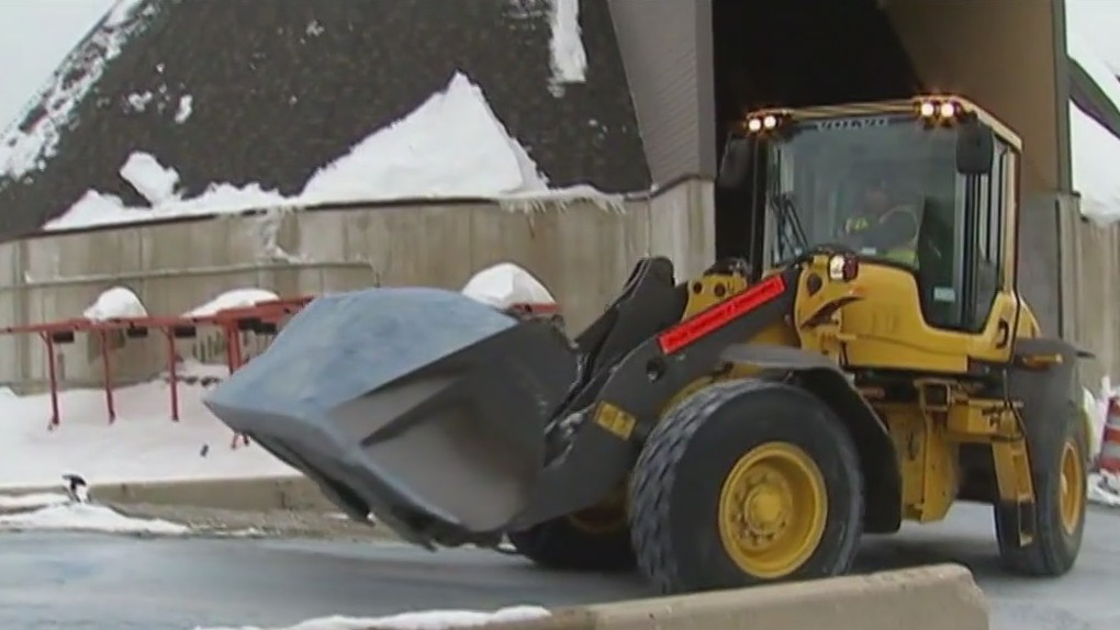 City crews continue to clean up Chicago's streets, officials urge drivers to use caution