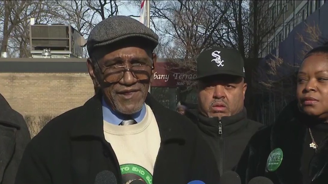 Tenants of senior Chicago apartment left without heat on Christmas