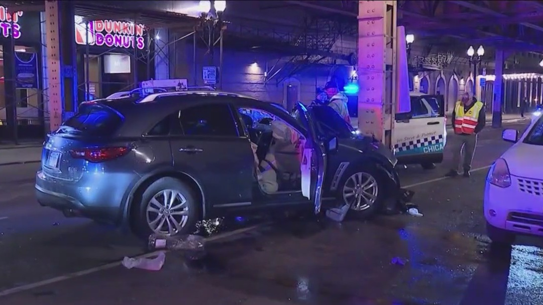 Suspected carjacker dead, two women hurt when car crashes into CTA support beam in Loop