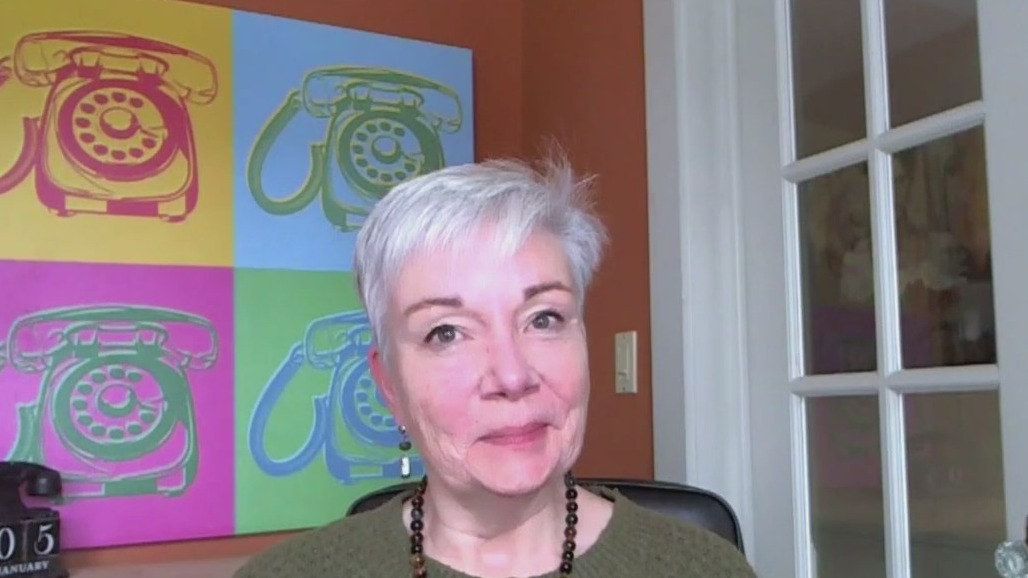 'The Phone Lady' helps Gen-Z overcome fear of talking on the phone