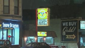 The Wiener?s Circle owner coordinates effort to feed migrants bused from Texas