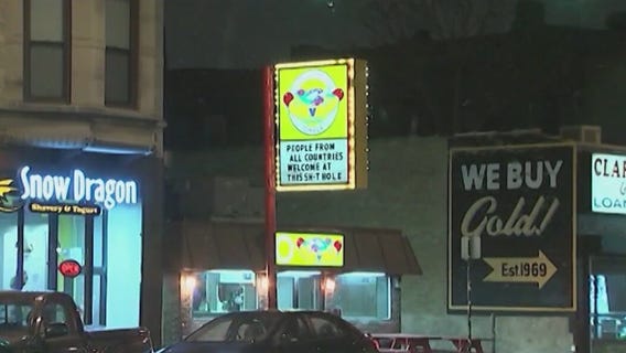 The Wiener?s Circle owner coordinates effort to feed migrants bused from Texas