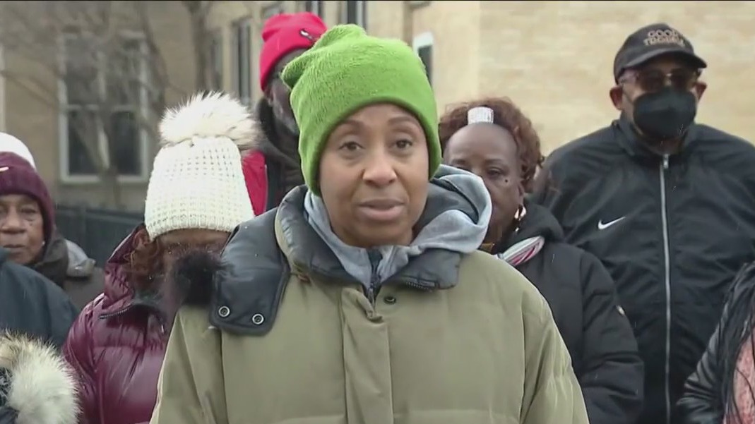 Chicago community outraged at decision to use former school to house migrants