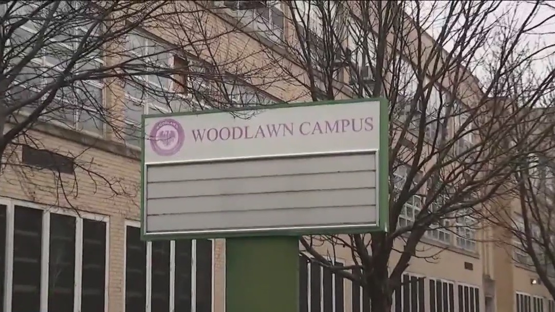 City delays opening of migrant shelter at former school