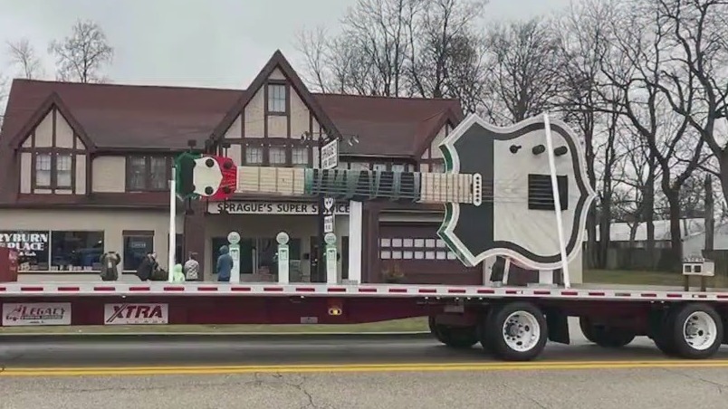 Giant guitar sculpture arrives at Illinois Rock & Roll Museum in Joliet
