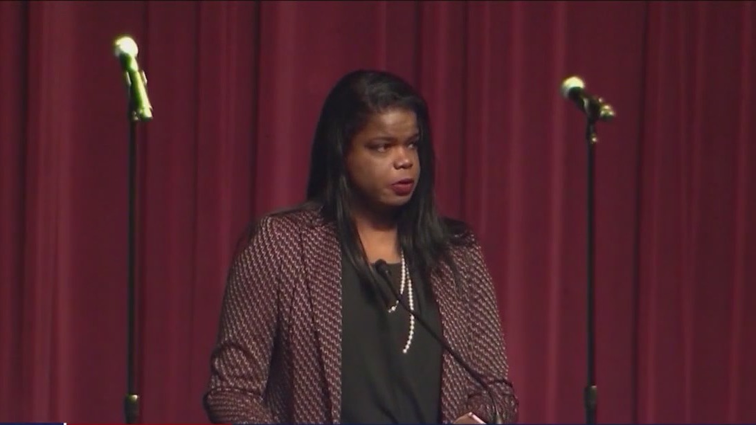 Kim Foxx pulls prosecutors in case of CPD officer's murder