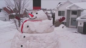 Gigantic snowman becomes neighborhood attraction