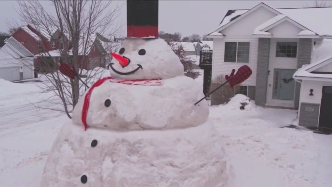 Gigantic snowman becomes neighborhood attraction