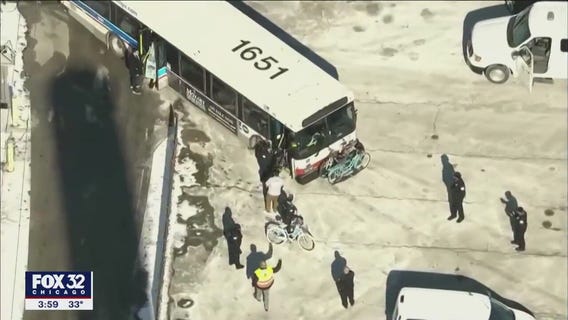 Chicago residents attempt to block migrants from moving into former elementary school