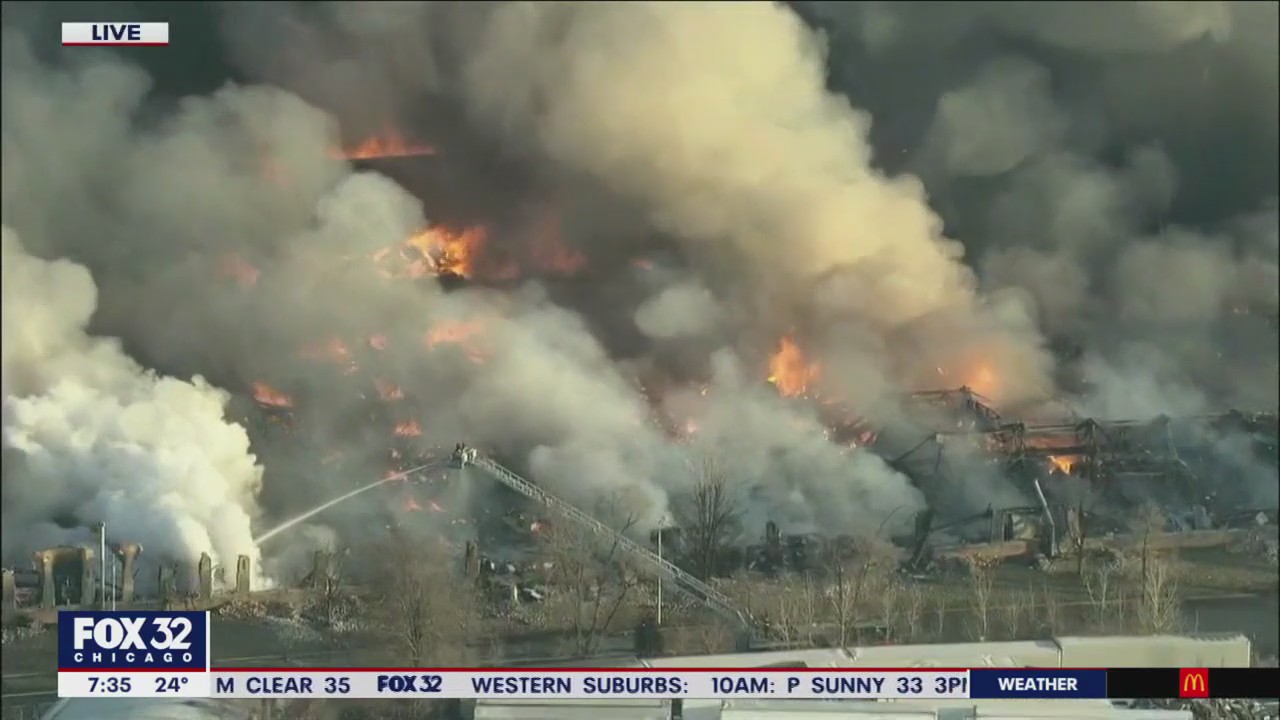 Massive fire breaks out at Chicago Heights scrap yard