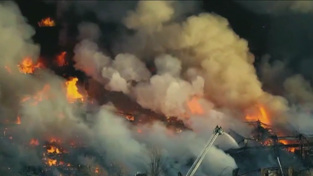 Crews battle large fire at Chicago Heights warehouse