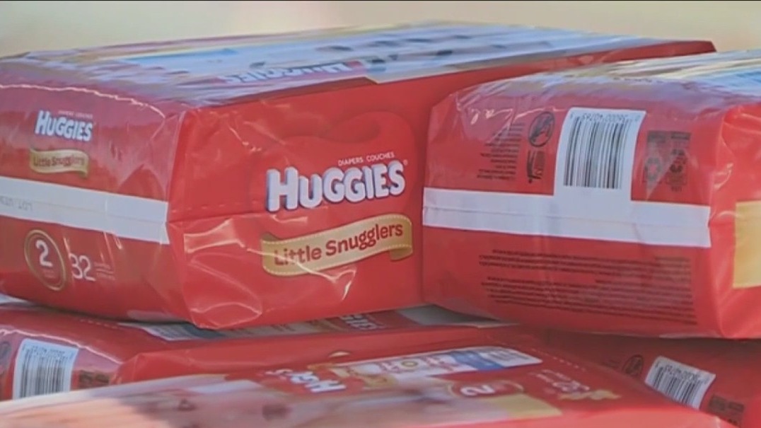 Chicago area lawmakers push for monthly diaper allowance