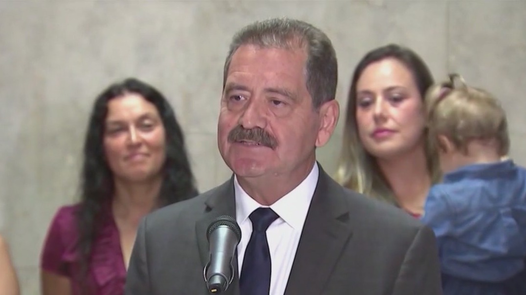 Endorsements come in for Chicago mayoral candidates as pressure mounts