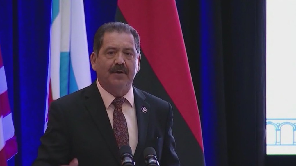 Rep. Mike Quigley endorses Chuy Garcia for Chicago mayor