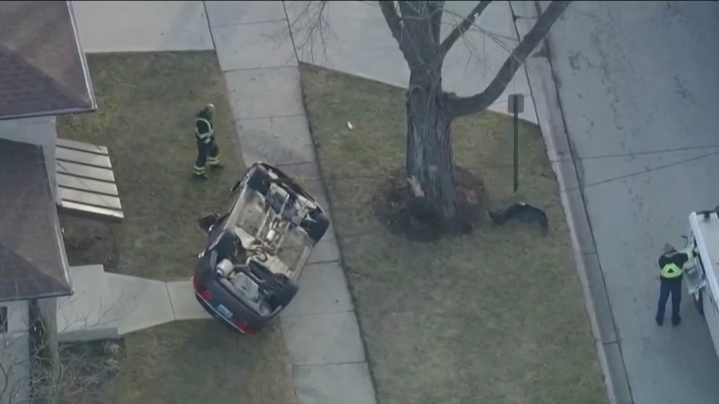 Rollover crash reported in Elmhurst | FOX 32 Chicago