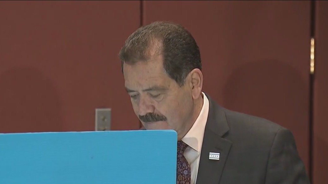 Chicago mayoral election: Garcia casts early ballot as new poll released in race for city's top office