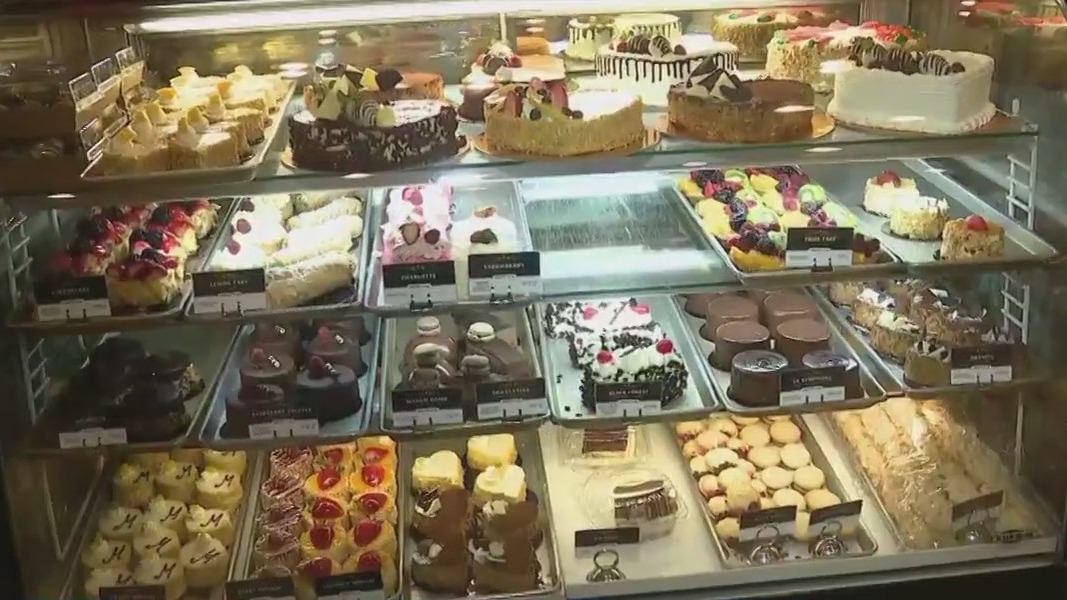 Greektown bakery serving up last minute treats for Valentine's Day procrastinators