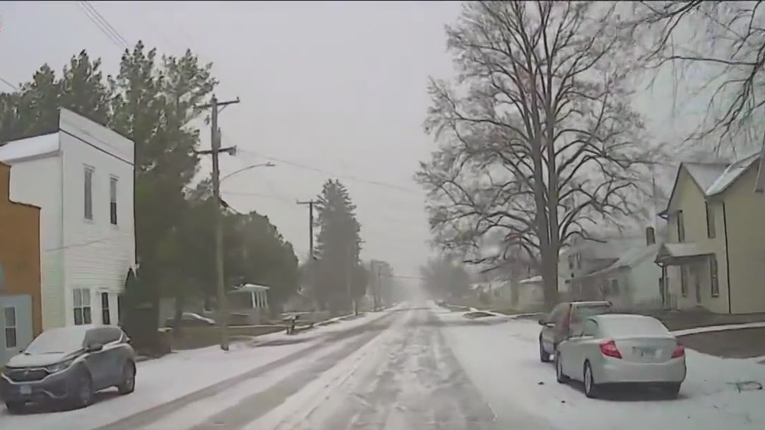 Snow starts coming down across Chicago area