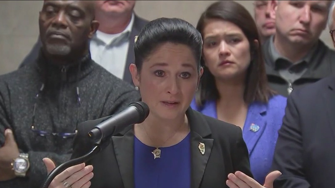 Mendoza rips into Lightfoot over Covid benefits being denied for cop brother