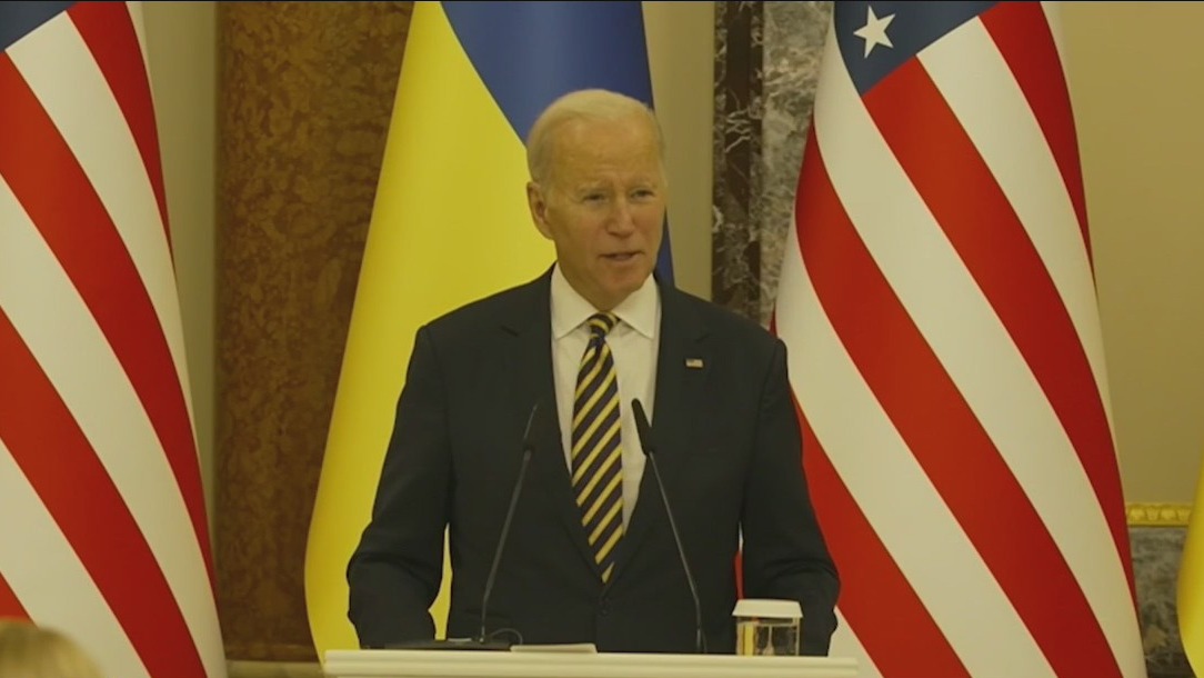 Biden shares powerful message in unannounced trip to Ukraine