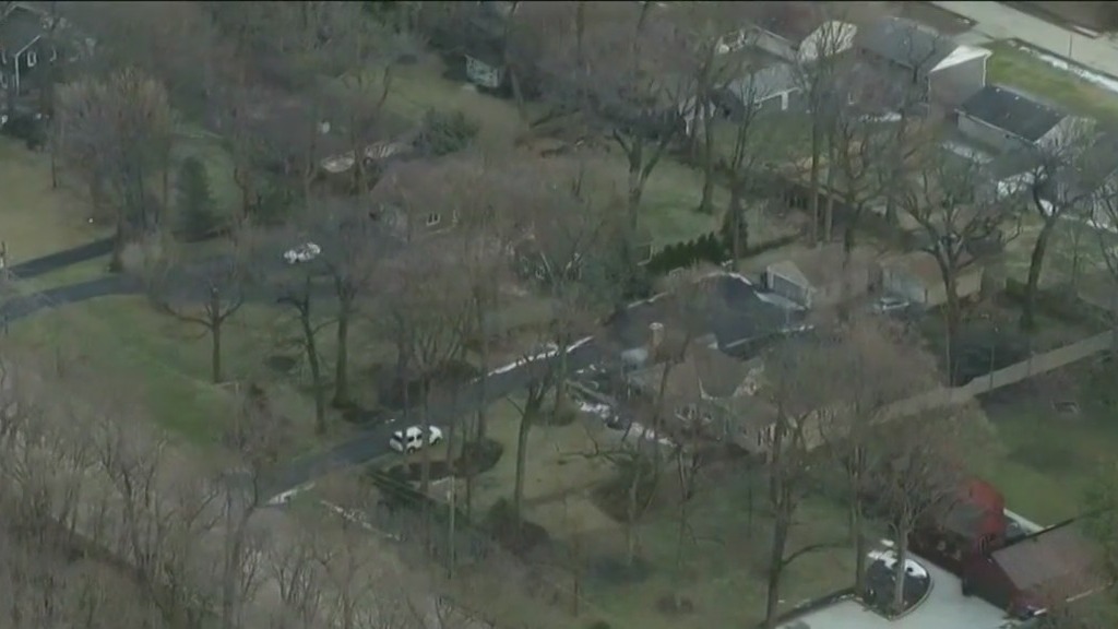 2-year-old found safe after suspect steals vehicle in Libertyville with child inside