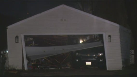 Icy weather causes damages, knocks out power across Illinois