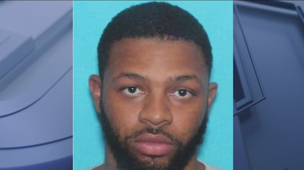 Chicago police seek accused killer in deadly bar shooting on New Year's Day