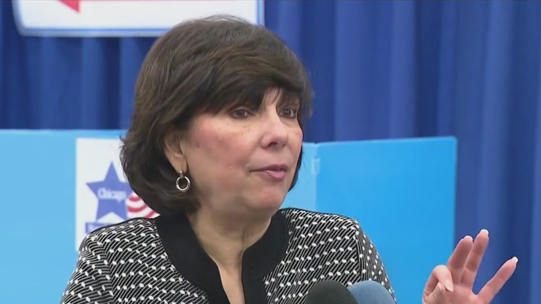 Polls open in Chicago: Record number of voters cast their ballots early