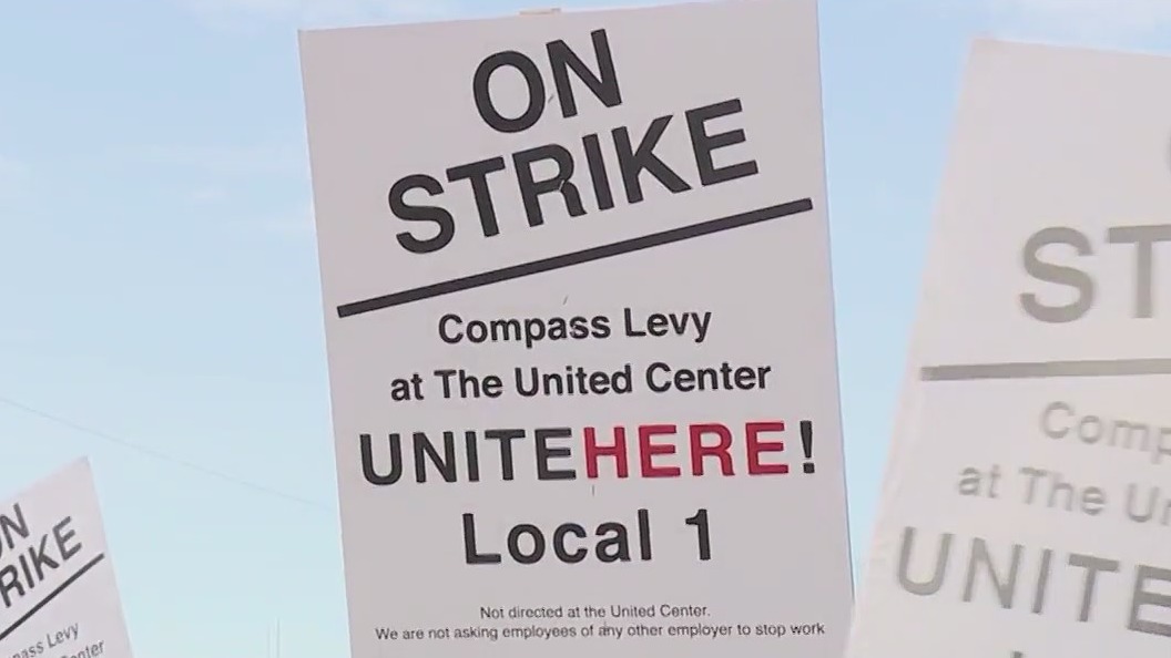 United Center concession workers negotiating contracts on eve of Big Ten Tournament