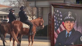 Thousands pay their respects to Chicago cop killed in the line of duty