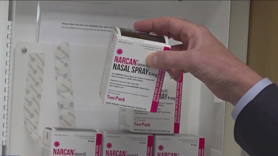 Teachers learn to administer Narcan amid opioid crisis