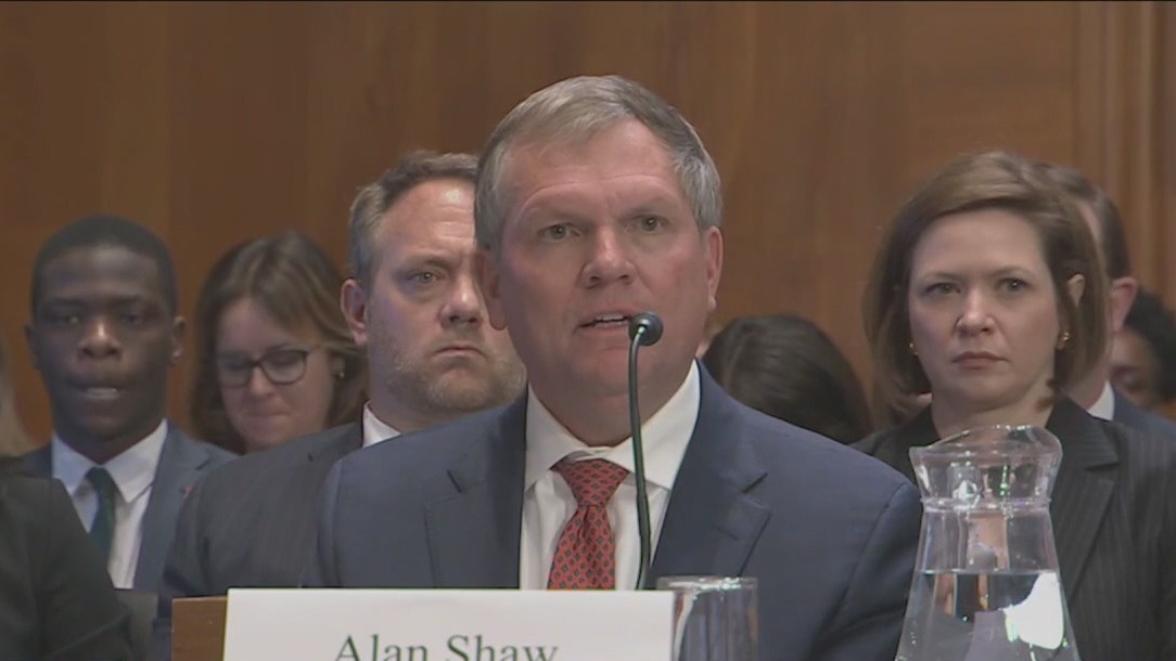 Norfolk Southern CEO apologizes for Ohio train derailment