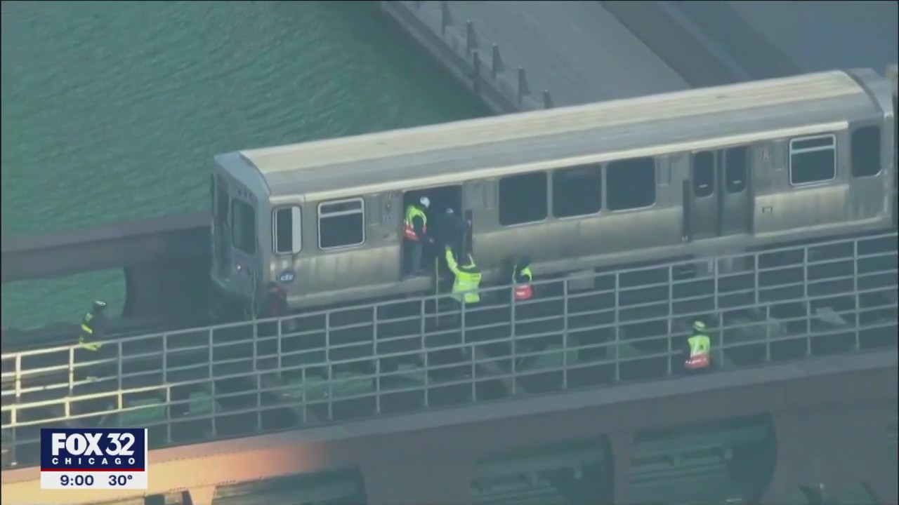 Chicago CTA riders evacuated after tracks lose power