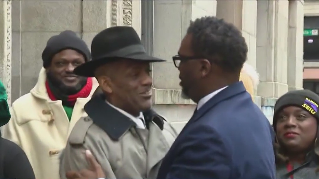 Chicago mayoral candidate receives endorsement of police district councilors